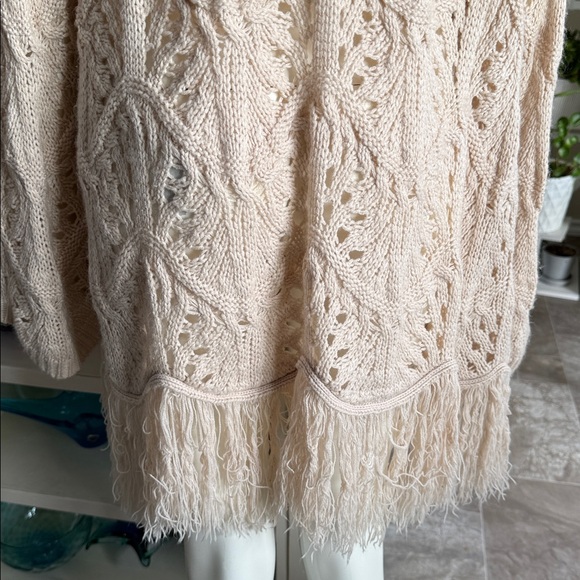 Vintage 90s The paragon Elegant Cream Knit Shawl with fringe tassles size 3X - Picture 6 of 11